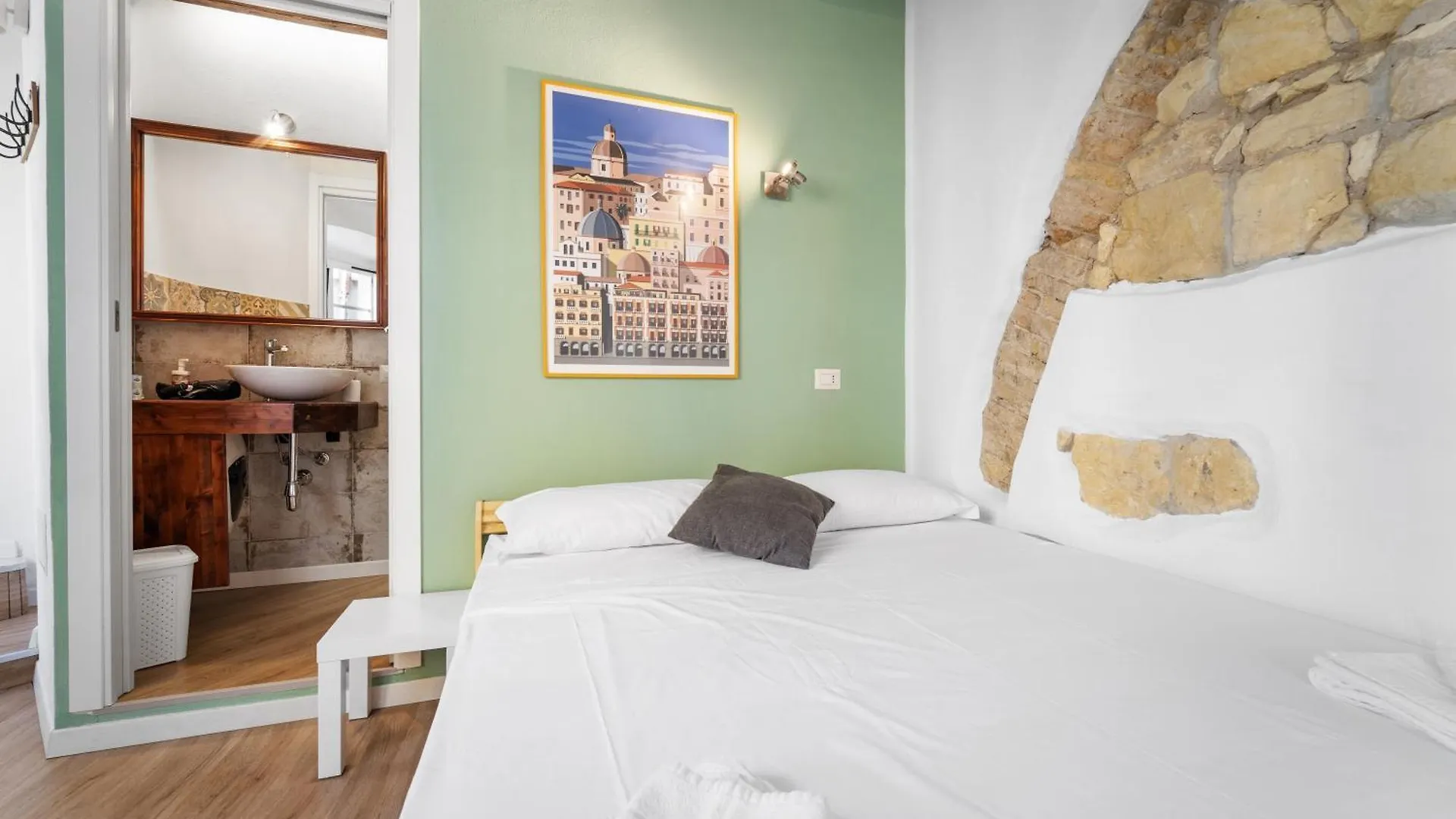 Domus Karalis II Hotel Cagliari 0*,  Olaszország